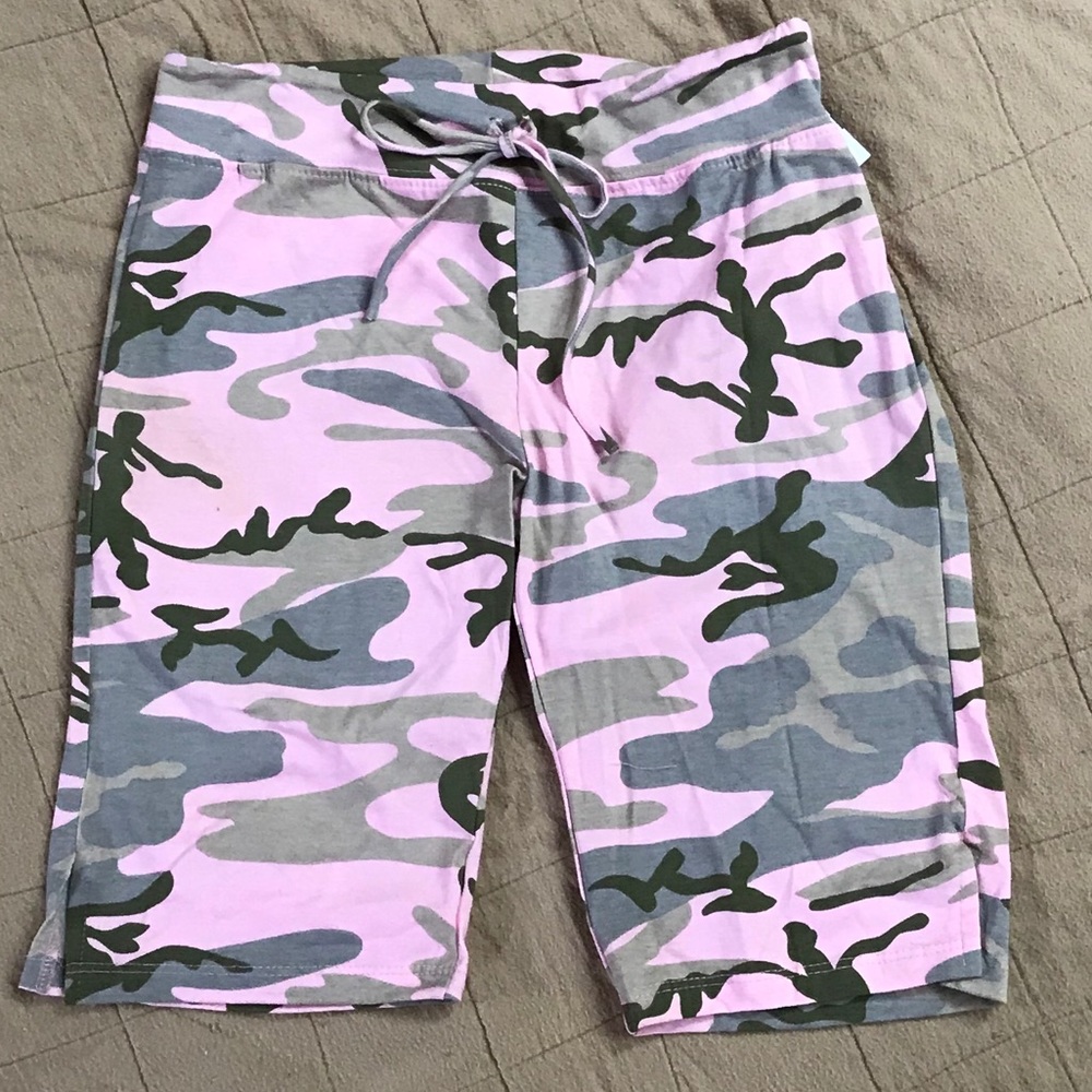 Spandex type camo shorts sz. Small